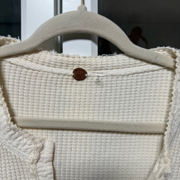 NWOT Free People One Colt Thermal Beige V Neck Long Sleeve Shirt Size Large - Picture 7 of 8